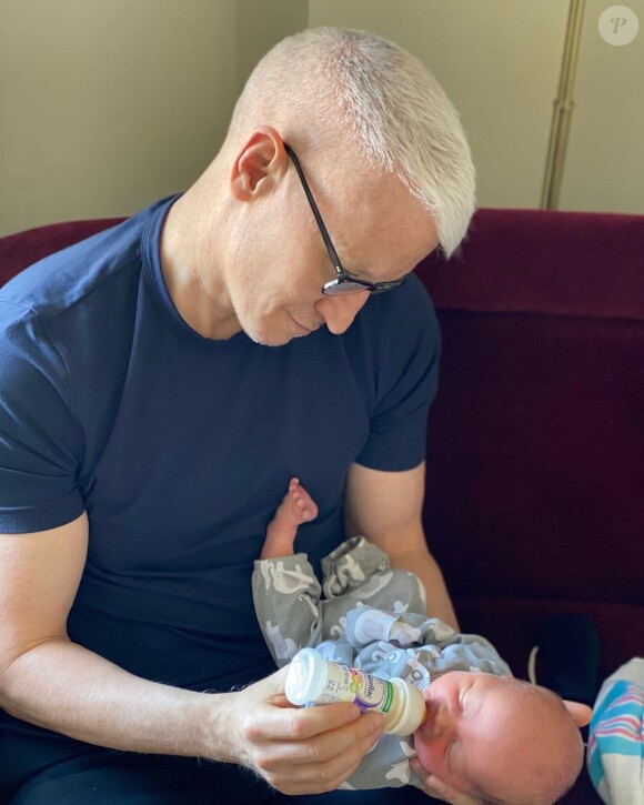 Anderson Cooper et son bébé, sur Instagram, le 1er mai 2020