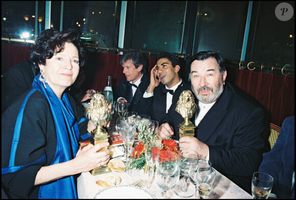 Pierre Meyrand, en mars 1995 à Paris, dîne après avoir reçu le Molière du comédien pour la pièce Les Affaires sont les affaires.