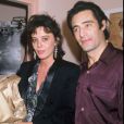  Gérard Lanvin et sa femme Jennifer après la générale de la pièce de théâtre Pièces détachées en 1989 