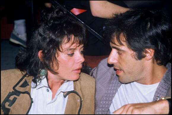 Gérard Lanvin et sa femme Jennifer lors d'une soirée au Palace à Paris en 1986
