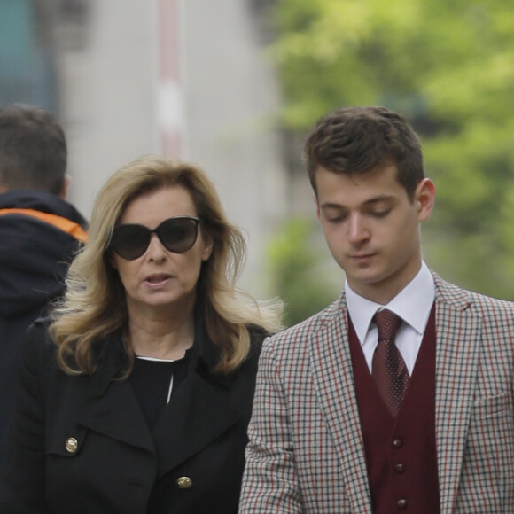 Valérie Trierweiler et son fils Léonard Trierweiler - Obsèques de Christophe Michel (mari de JL Romero) au crématorium du cimetière du Père Lachaise à Paris le 6 juin 2018.