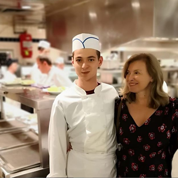 Valérie Trierweiler pose avec son fils Léonard, à New York, le 9 mai 2019