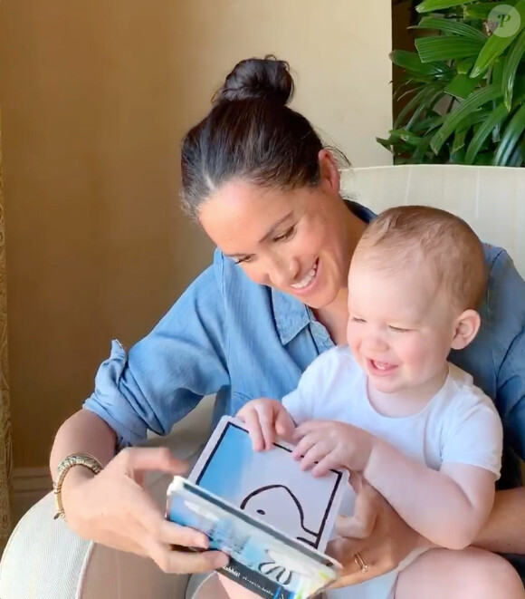 Meghan Markle et son fils Archie filmés par le prince Harry pour le premier anniversaire du petit garçon, le 5 mai 2020, à Los Angeles.