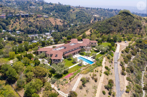Vue aérienne de la maison de l'acteur et producteur Tyler Perry, le 7 mai 2020 dans un quartier protégé de Beverly Hills à Los Angeles, que Meghan Markle et le prince Harry occupent en son absence.