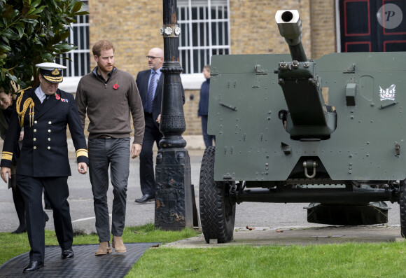 Le prince Harry, duc de Sussex, rencontre l'équipe représentant l'Angleterre aux Invictus Games 2019 à La Haye. Londres, le 29 octobre 2019.