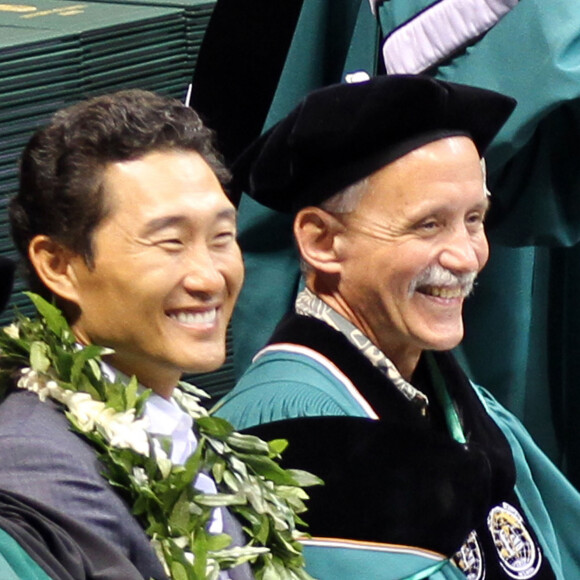 Daniel Dae Kim reçoit un diplôme à l'Université de Hawaï à Manoa, 18 mai 2014.