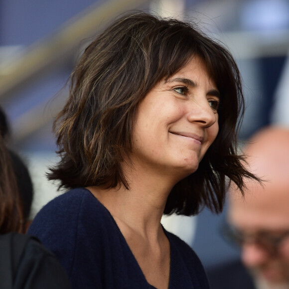 Estelle Denis dans les tribunes lors du match de championnat de Ligue 1 Conforama opposant le Paris Saint-Germain au Racing Club de Strasbourg Alsace au Parc des princes à Paris, France, le 14 septembre 2019. Le PSG a gagné 1-0. © Jean-Baptiste Autissier/Panoramic/Bestimage