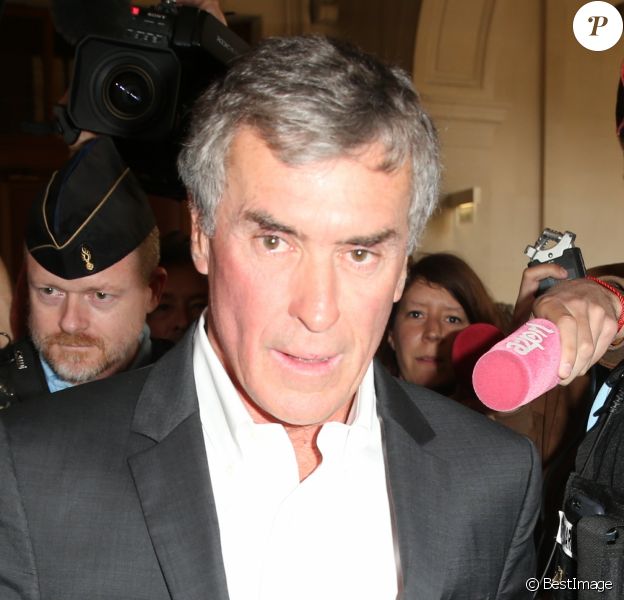 L'ancien ministre du Budget Jérôme Cahuzac, condamné en 2016 à trois ans de prison pour fraude fiscale à la sortie de la cour d'appel de Paris le 15 mai 2018.