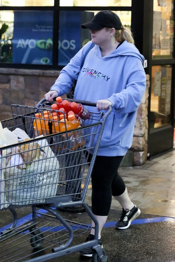 Exclusif - Rebel Wilson va faire des courses au supermarché local en pleine crise du coronavirus Covid-19 à Los Angeles le 13 mars 2020.