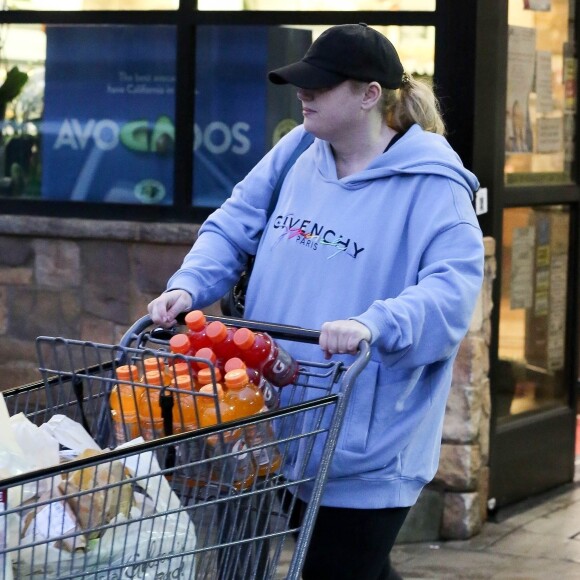 Exclusif - Rebel Wilson va faire des courses au supermarché local en pleine crise du coronavirus Covid-19 à Los Angeles le 13 mars 2020.