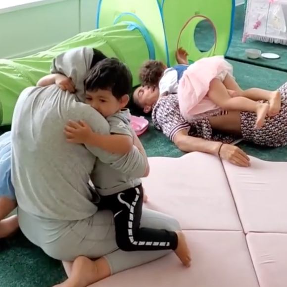 Cristiano Ronaldo, sa compagne Georgina Rodriguez et leurs enfants profitent d'une journée en famille. Mai 2020.
