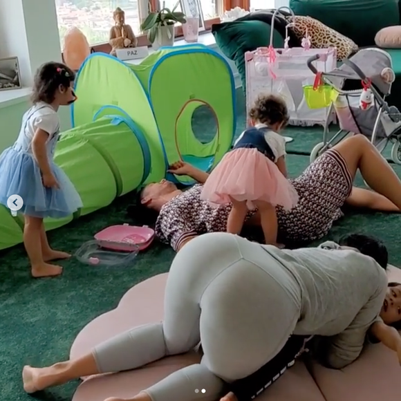 Cristiano Ronaldo, sa compagne Georgina Rodriguez et leurs enfants profitent d'une journée en famille. Mai 2020.