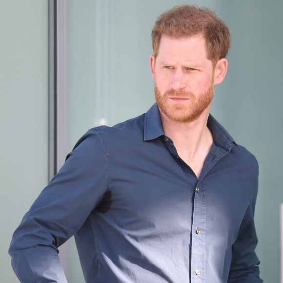 Le prince Harry, duc de Sussex, ouvre officiellement The Silverstone Experience, un nouveau musée immersif qui raconte l'histoire du passé, du présent et de l'avenir de la course automobile britannique, à Northampton, Royaume Uni, le 6 mars 2020.