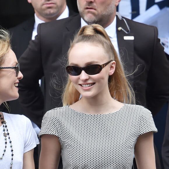 Vanessa Paradis et sa fille Lily-Rose Depp - Sorties du défilé de mode "Chanel", collection Haute-Couture automne-hiver 2018/2019, à Paris. Le 3 juillet 2018 © CVS-Veeren / Bestimage