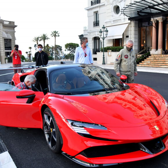 Claude Lelouch - Tournage du remake du court métrage "C'était un rendez-vous" avec cette fois-ci comme acteur principal le pilote monégasque de l'écurie Ferrari C.Leclerc au volant d'une Ferrari SF90 Stradale sur le parcours du Grand Prix de Monaco bouclé pour l'occasion durant deux heures le 24 mai 2020. © Bruno Bebert/Bestimage