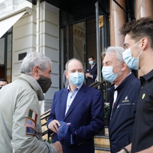 Claude Lelouch, le prince Albert II de Monaco, Michel Ferry, le commissaire général du Grand Prix, Charles Leclerc - Tournage du remake du court métrage "C'était un rendez-vous" avec cette fois-ci comme acteur principal le pilote monégasque de l'écurie Ferrari C.Leclerc au volant d'une Ferrari SF90 Stradale sur le parcours du Grand Prix de Monaco bouclé pour l'occasion durant deux heures le 24 mai 2020. © Claudia Albuquerque/Bestimage