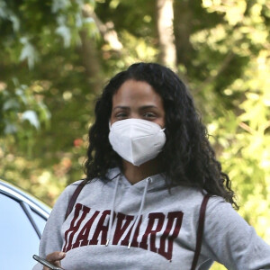 Christina Milian, portant un masque, assiste à une fête d'anniversaire un peu particulière, en voiture, à Los Angeles. Le 15 mai 2020.