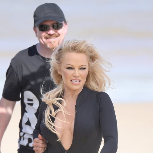 Exclusif - Pamela Anderson sur le tournage d'une publicité pour Ultra Tunes TV sur la plage de Gold Coast sur la côte est de l'Australie, le 26 novembre 2019