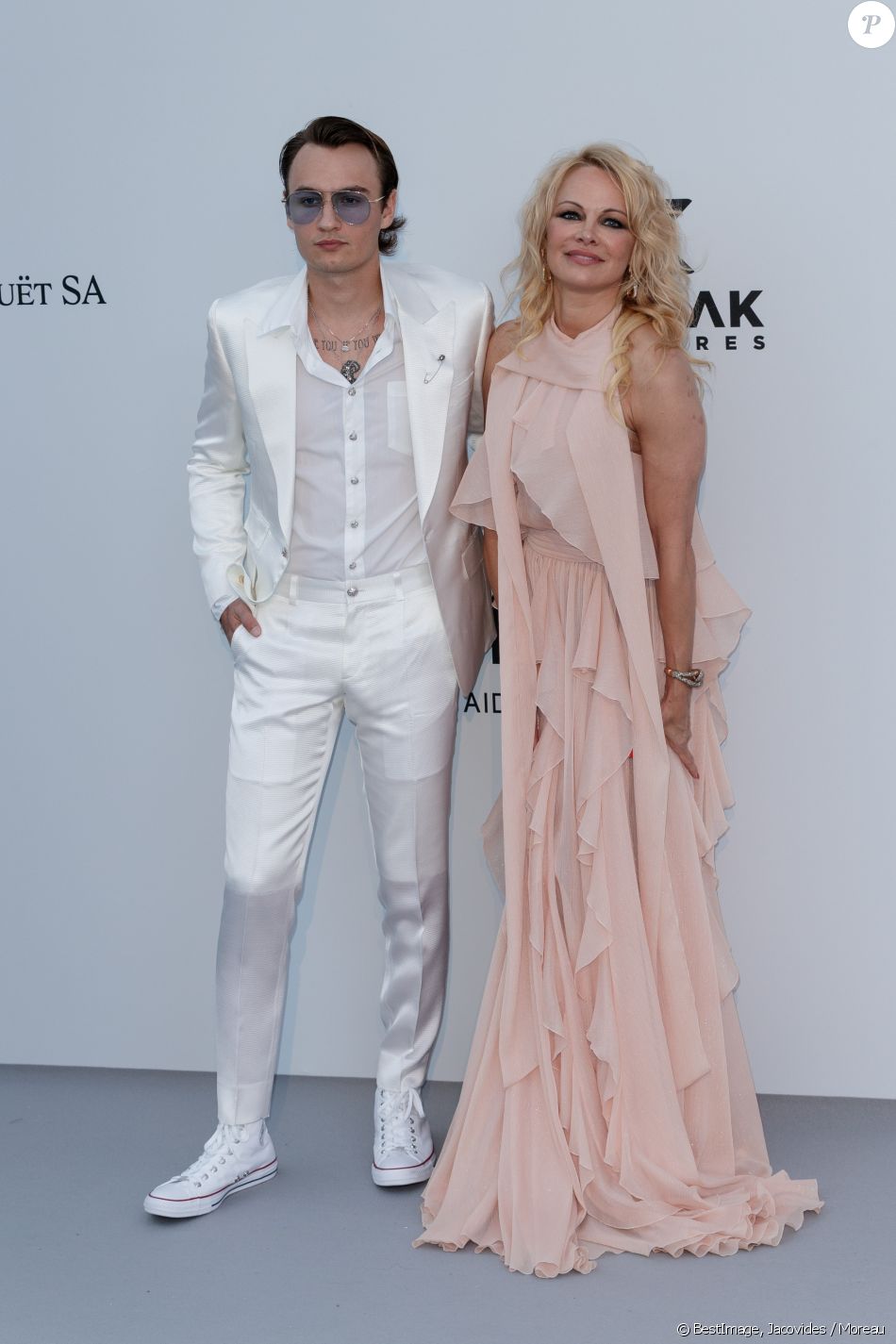 Pamela Anderson et son fils Brandon Lee - Photocall de la soirée AmfAR Gala Cannes 2019 à l&#039;Eden Roc au Cap d&#039;Antibes, lors du 72ème Festival International du Film de Cannes, le 23 mai 2019. © Jacovides / Moreau / Bestimage