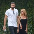 Exclusif - Pamela Anderson et son compagnon Adil Rami se baladent en amoureux dans le quartier de Malibu à Los Angeles, le 6 juin 2019