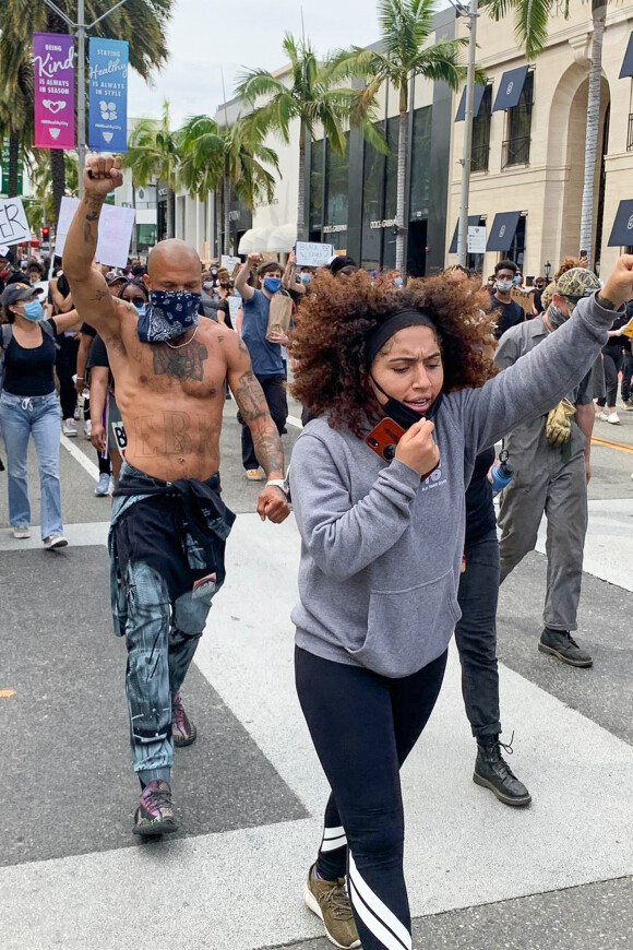 Le mannequin Jeremy Meeks manifeste avec le mouvement Black Lives Matter contre les violences policières, suite à la mort de George Floyd. Los Angeles, le 30 mai 2020.