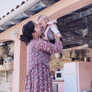 Alizée avec sa fille Maggy (6 mois), le 24 mai 2020.