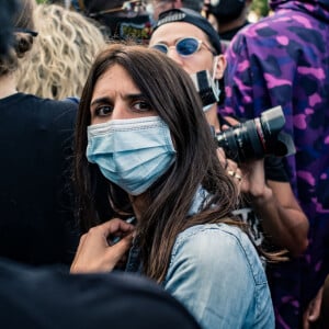 Géraldine Nakache - People à la manifestation de soutien à Adama Traoré devant le tribunal de Paris le 2 juin 2020. Environ 20.000 personnes ont participé mardi soir devant le tribunal de Paris à un rassemblement interdit, émaillé d'incidents, à l'appel du comité de soutien à la famille d'Adama Traoré, jeune homme noir de 24 ans mort en 2016 après son interpellation. © Cyril Moreau / Bestimage