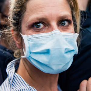 Marina Foïs - People à la manifestation de soutien à Adama Traoré devant le tribunal de Paris le 2 juin 2020. Environ 20.000 personnes ont participé mardi soir devant le tribunal de Paris à un rassemblement interdit, émaillé d'incidents, à l'appel du comité de soutien à la famille d'Adama Traoré, jeune homme noir de 24 ans mort en 2016 après son interpellation. © Cyril Moreau / Bestimage