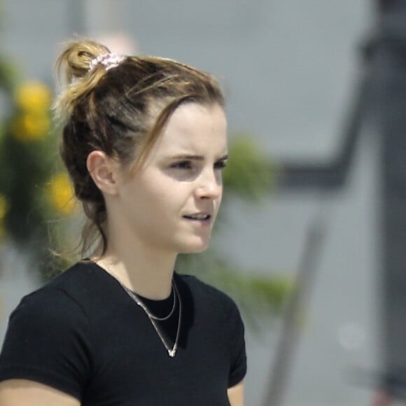 Exclusif - Emma Watson est allée dîner avec un mystérieux inconnu dans le restaurant Double Zero à Venice. Le 28 août 2019.