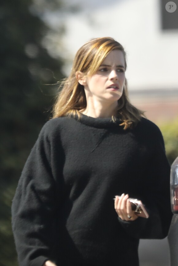 Exclusif - Emma Watson à la sortie d'un centre de soins ambulatoires "Cedars-Sinai Urgent Care" à Culver City, Californie. Le 12 août 2019.
