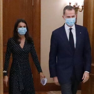 Le roi Felipe VI et la reine Letizia d'Espagne en audience au palais Zarzuela à Madrid le 2 juin 2020.