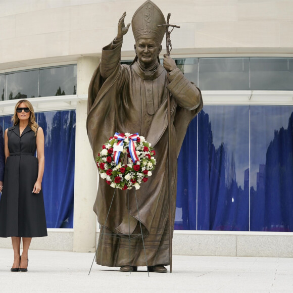 Le président des États-Unis Donald Trump et son épouse, la First Lady Melania Trump visitent le sanctuaire national Saint-Jean-Paul II (Saint John Paul II National Shrine) à Washington, D.C. Le 2 juin 2020.