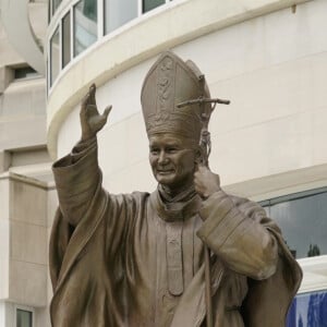 Le président des États-Unis Donald Trump et son épouse, la First Lady Melania Trump visitent le sanctuaire national Saint-Jean-Paul II (Saint John Paul II National Shrine) à Washington, D.C. Le 2 juin 2020.