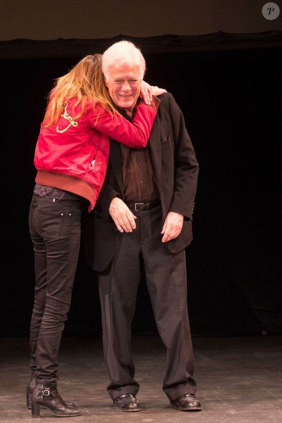 Victoria Bedos et son père Guy Bedos - " La fête à Guy Bedos " - Soirée d'hommage à Guy Bedos, au Théâtre 140, à Bruxelles, un théâtre où Guy Bedos a fait ses débuts de carrière et qu'il affectionne particulièrement. Belgique, Bruxelles, 18 juin 2016