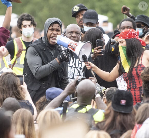 L'acteur John Boyega participe à la manifestation contre le racisme et les violences policières, en soutien au mouvement Black Lives Matter. Londres, le 3 juin 2020.