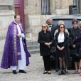 Joëlle Bercot (femme de Guy Bedos), Victoria Bedos (fille de Guy Bedos), Muriel Robin et sa compagne Anne Le Nen - Hommage à Guy Bedos en l'église de Saint-Germain-des-Prés à Paris le 4 juin 2020.