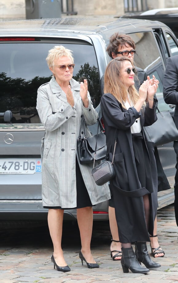 Muriel Robin et sa compagne Anne Le Nen, Victoria Bedos (fille de Guy Bedos) - Hommage à Guy Bedos en l'église de Saint-Germain-des-Prés à Paris le 4 juin 2020.