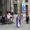 Le cercueil - Hommage à Guy Bedos en l'église de Saint-Germain-des-Prés à Paris le 4 juin 2020.