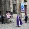 Le cercueil - Hommage à Guy Bedos en l'église de Saint-Germain-des-Prés à Paris le 4 juin 2020.