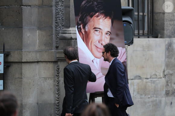 Nicolas Bedos - Hommage à Guy Bedos en l'église de Saint-Germain-des-Prés à Paris le 4 juin 2020.
