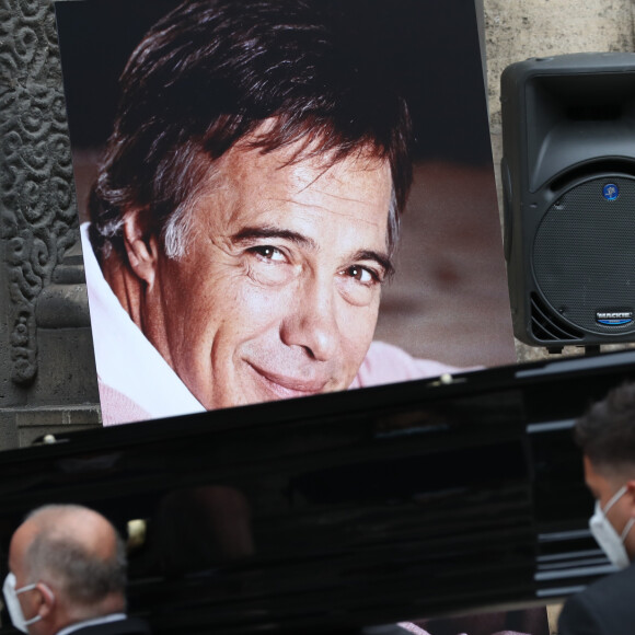 Hommage à Guy Bedos en l'église de Saint-Germain-des-Prés à Paris le 4 juin 2020.