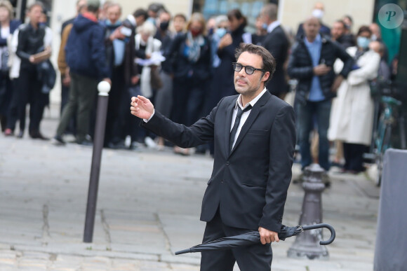 Nicolas Bedos - Hommage à Guy Bedos en l'église de Saint-Germain-des-Prés à Paris le 4 juin 2020.