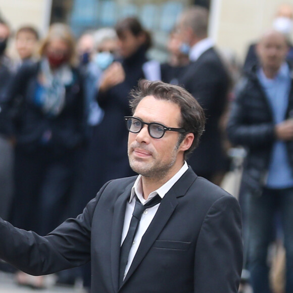 Nicolas Bedos - Hommage à Guy Bedos en l'église de Saint-Germain-des-Prés à Paris le 4 juin 2020.