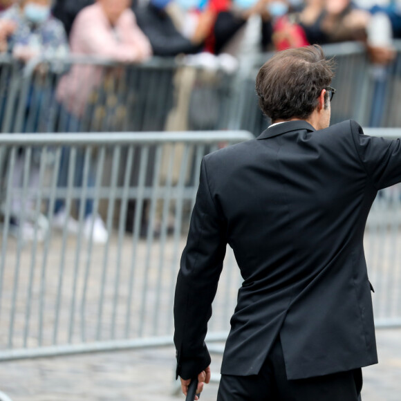 Nicolas Bedos - Hommage à Guy Bedos en l'église de Saint-Germain-des-Prés à Paris le 4 juin 2020.