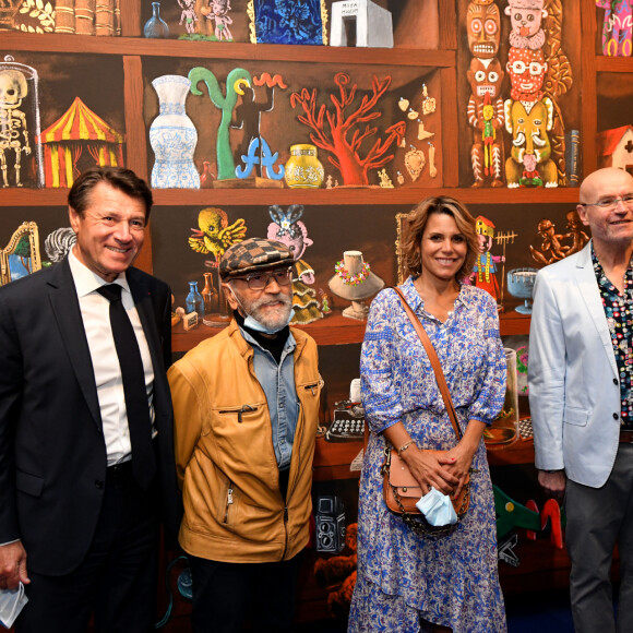 Christian Estrosi, le maire de Nice, Jean Ferrero, Laura Tenoudji Estrosi et l'artiste peintre Patrick Moya dans le décor qu'il a peint pendant le confinement lors de l'inauguration de l'exposition consacrée à Jean Ferrero, baptisée "Les années joyeuses. Jean Ferrero & friends: Arman, Ben, César, etc...", au musée Masséna à Nice, le 5 juin 2020. © Bruno Bebert/Bestimage