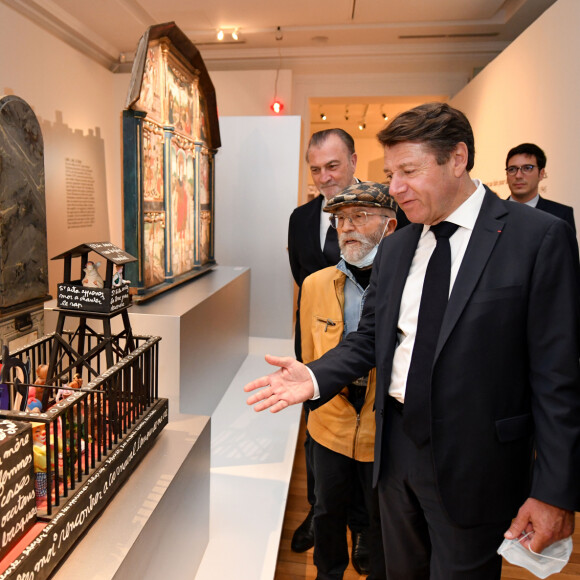 Christian Estrosi, maire de Nice, et sa femme Laura Tenoudji Estrosi ont inauguré l'exposition consacrée à Jean Ferrero, baptisée "Les années joyeuses. Jean Ferrero & friends: Arman, Ben, César, etc...", au musée Masséna à Nice, le 5 juin 2020. © Bruno Bebert/Bestimage