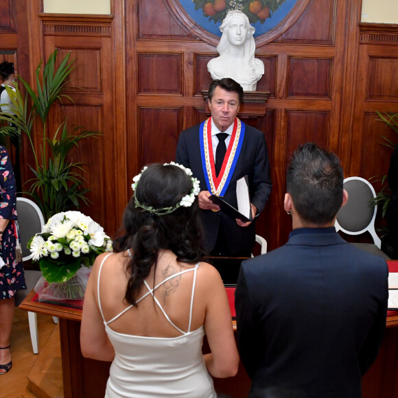 Christian Estrosi, maire de Nice, célébrait le 5 juin 2020 le premier mariage post-confinement, celui de Morgane Bailet et Michael Landi. © Lionel Urman/Bestimage