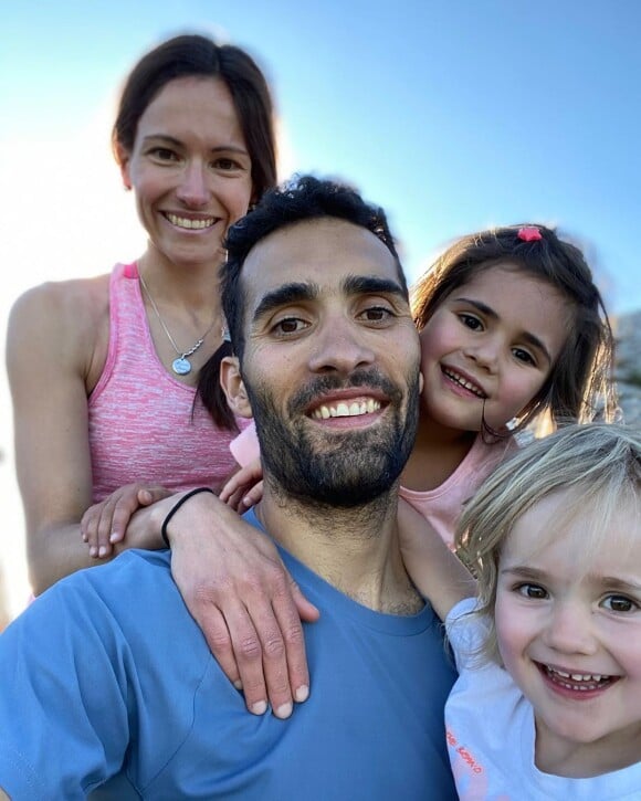 Martin Fourcade, sa femme Hélène et leurs filles Manon et Inès, photo publiée sur Instagram par le champion de biathlon le 5 juin 2020.
