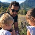 Martin Fourcade avec ses filles Inès et Manon, 11 août 2018, Instagram.