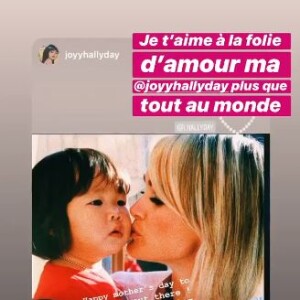 Joy Hallyday a adressé une jolie déclaration d'amour à sa maman Laeticia Hallyday à l'occasion de la fête des Mères célébrée en France le 7 juin 2020.